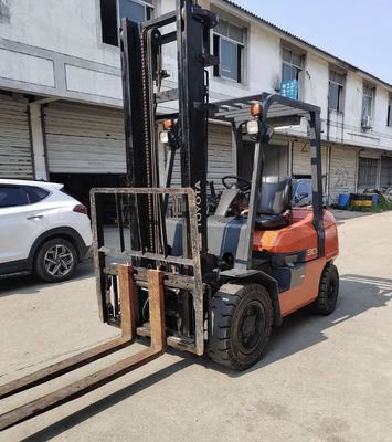 Compatto TOYOTA 30 carrello elevatore di seconda mano Macchine di ingegneria
